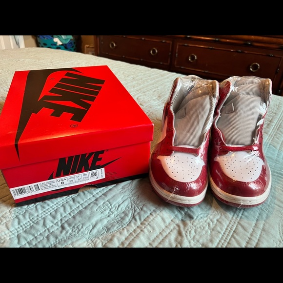 Women’s Air Jordan 1 Retro High OG Sneaker. Red. Sizes: 5.5x2 left. NWT. - Picture 11 of 12